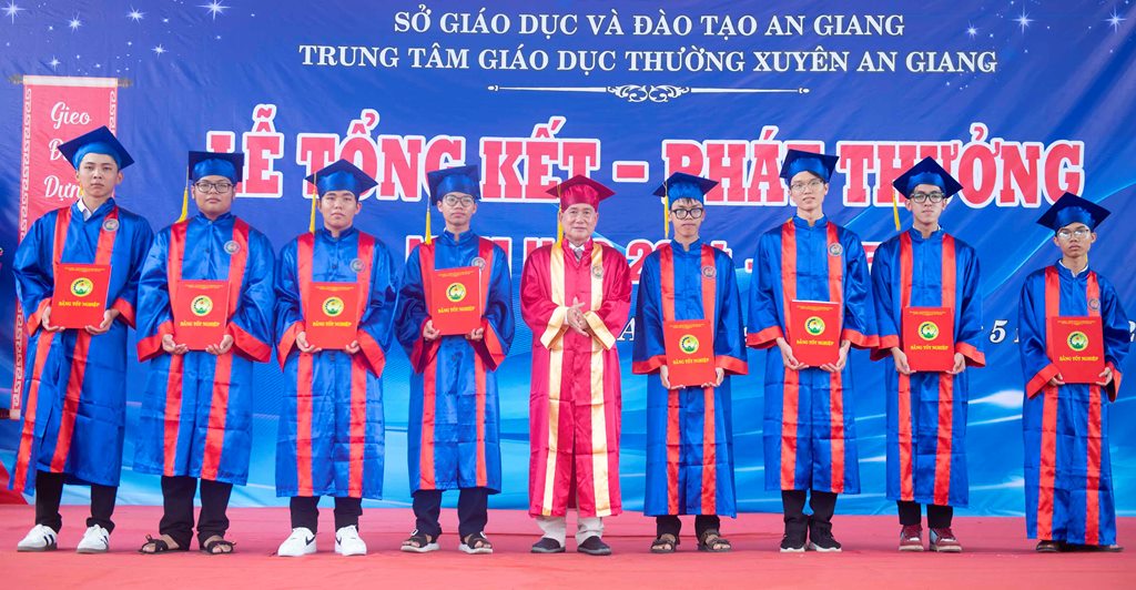 Trung tâm Giáo dục Thường xuyên An Giang tổng kết năm học 2024 - 2025