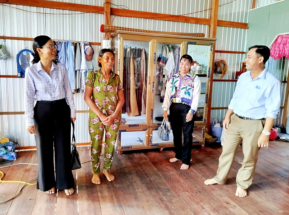 Xã Khánh An bàn giao nhà Chương trình xóa nhà tạm, nhà dột nát