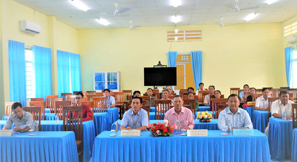 Thị trấn Vĩnh Bình bàn giao 7 nhà Đại đoàn kết