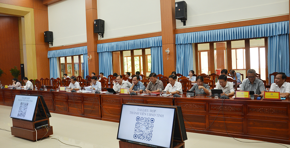 Chủ tịch UBND tỉnh An Giang Hồ Văn Mừng chủ trì họp thành viên UBND tỉnh