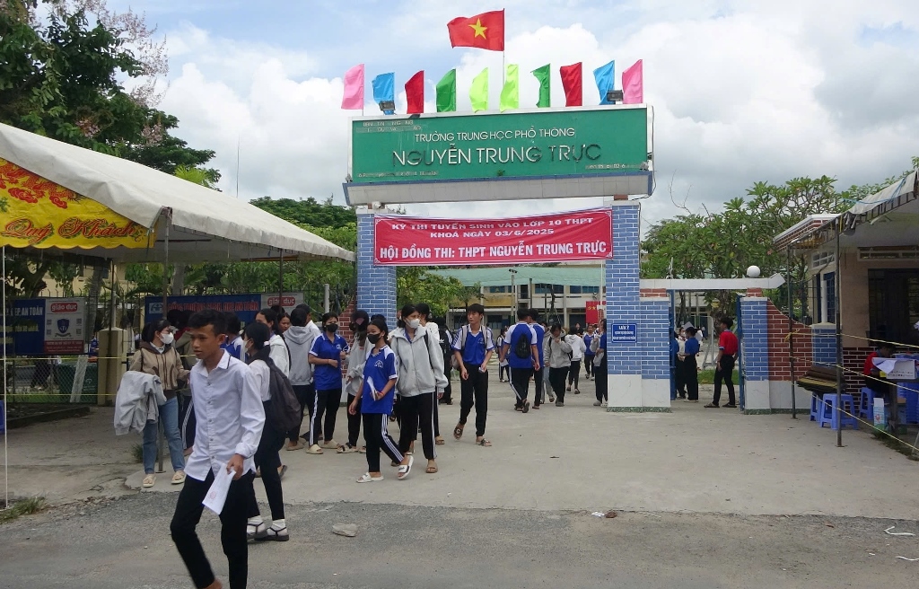 Lãnh đạo huyện Tri Tôn kiểm tra các hội đồng coi thi tuyển sinh lớp 10