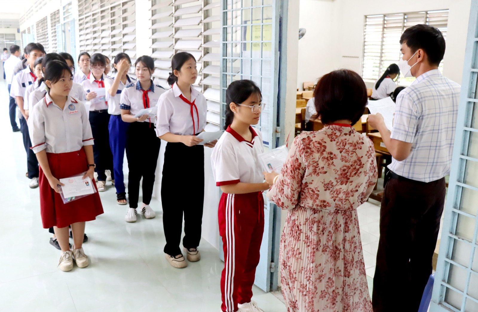 Ngày thi đầu tiên an toàn, đề thi vừa sức