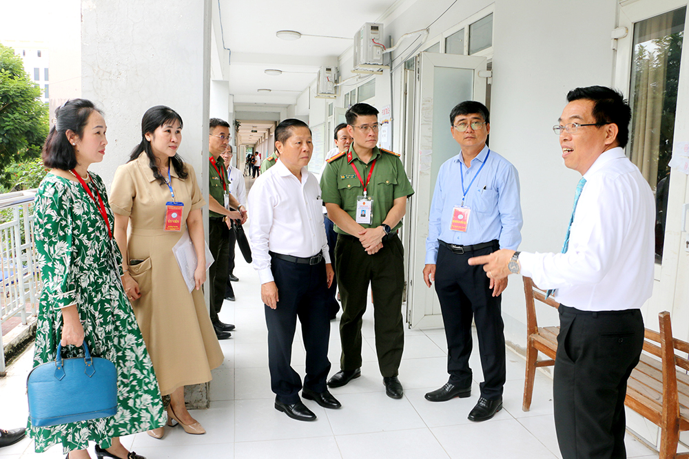 Thứ trưởng Bộ Giáo dục và Đào tạo kiểm tra công tác chuẩn bị tổ chức Kỳ thi tốt nghiệp THPT tại An Giang