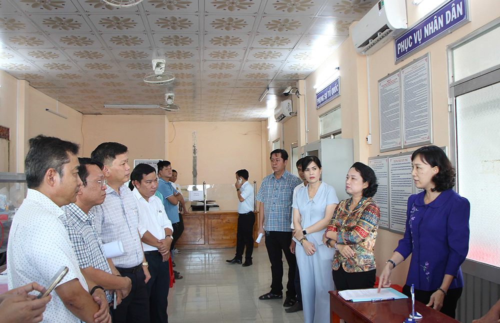 Phó Chủ tịch UBND tỉnh An Giang Nguyễn Thị Minh Thúy kiểm tra công tác chuẩn bị vận hành hoạt động chính quyền 2 cấp huyện Chợ Mới