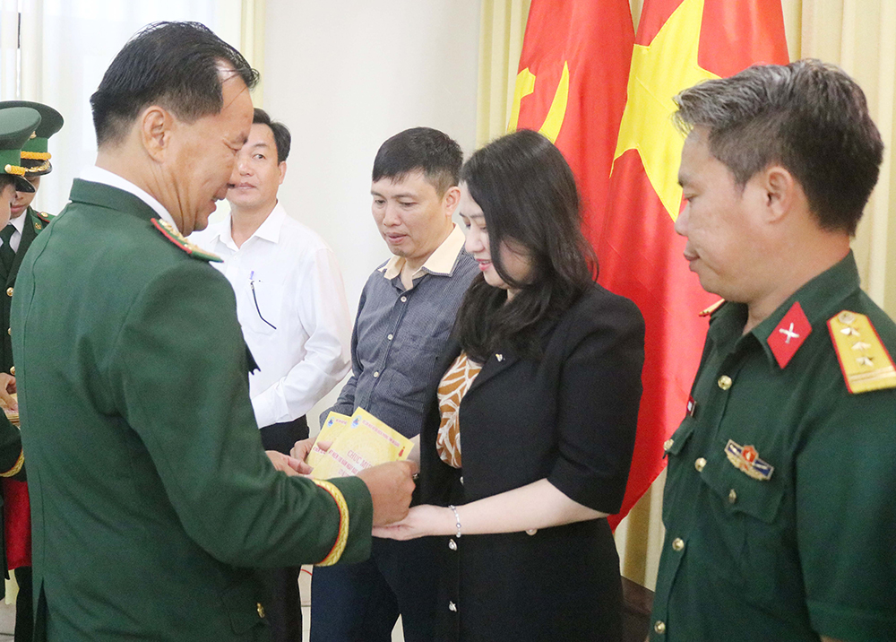 Bộ đội Biên phòng tỉnh An Giang đón nhận Huân chương Chiến công hạng Nhì
