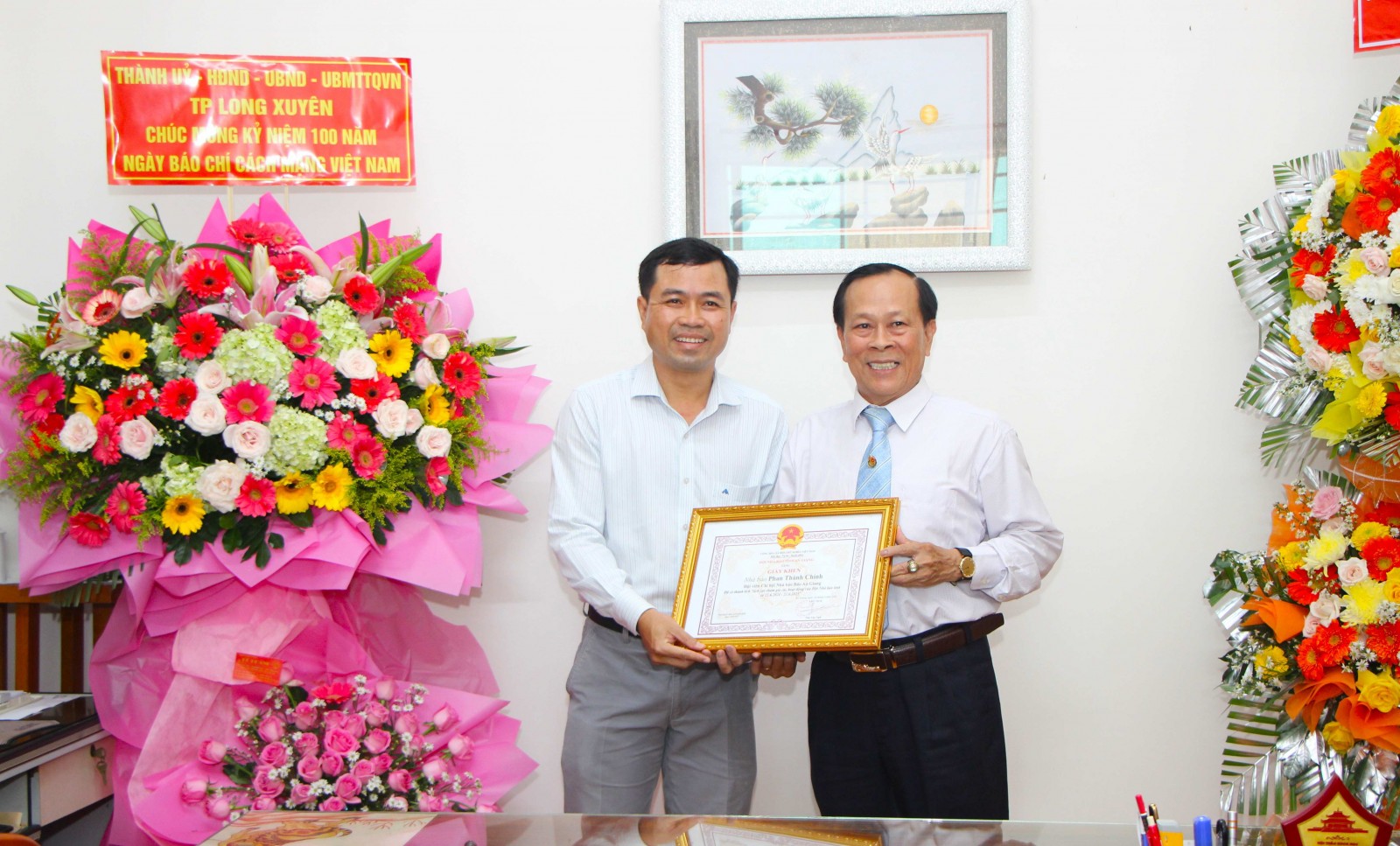 Hội Nhà báo tỉnh An Giang khen thưởng 8 hội viên