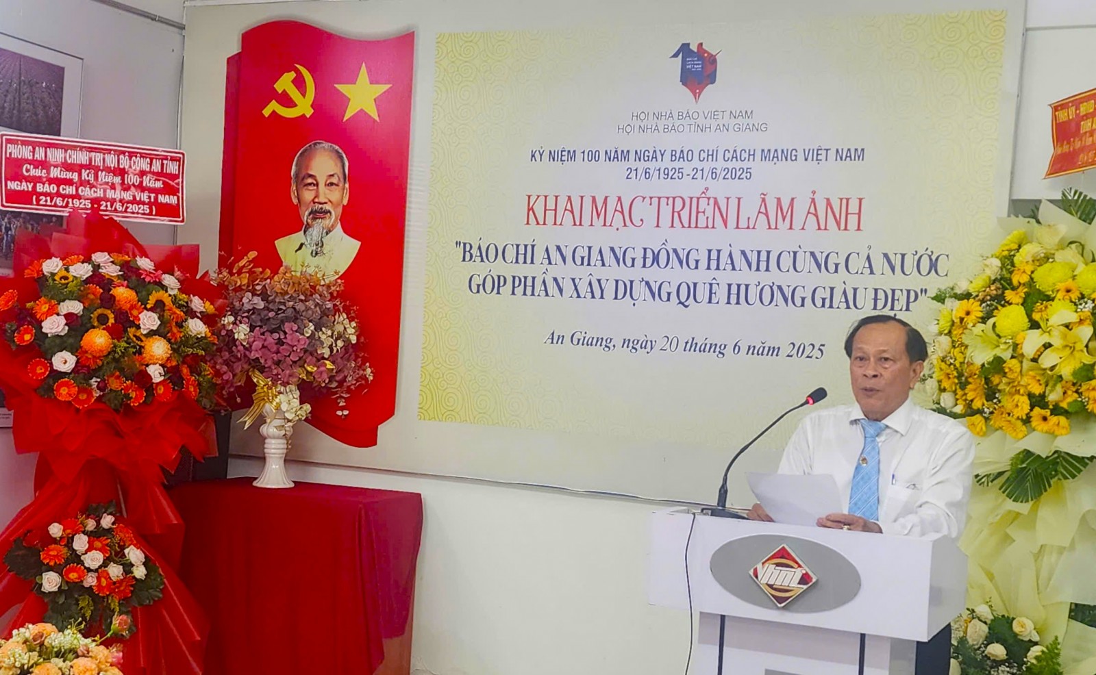 Khai mạc triển lãm ảnh “Báo chí An Giang đồng hành cùng cả nước góp phần xây dựng quê hương giàu đẹp”