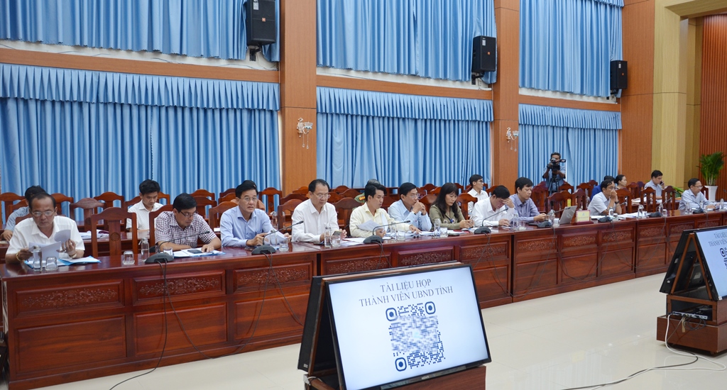 Chủ tịch UBND tỉnh An Giang Hồ Văn Mừng chủ trì họp thành viên UBND tỉnh