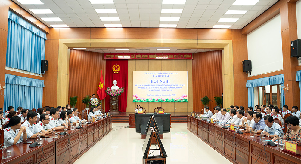 Công bố quyết định tổ chức lại cơ quan Thanh tra tỉnh