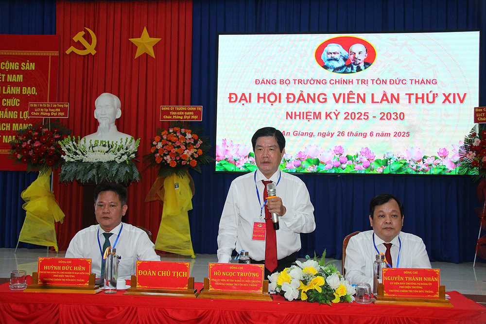 Trường Chính trị Tôn Đức Thắng quyết tâm xây dựng Đảng bộ trong sạch, vững mạnh, phấn đấu đạt chuẩn mức 2