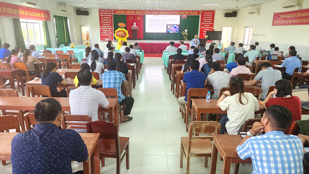 Tập huấn ứng dụng trí tuệ nhân tạo cho cán bộ, công chức xã Tân Hội