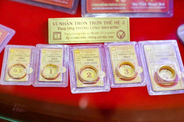 Giá vàng hôm nay 6/7: Tăng nhẹ nhưng vẫn ở thế giằng co