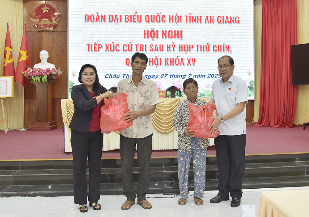 Đại biểu Quốc hội tỉnh An Giang tiếp xúc cử tri xã Châu Thành