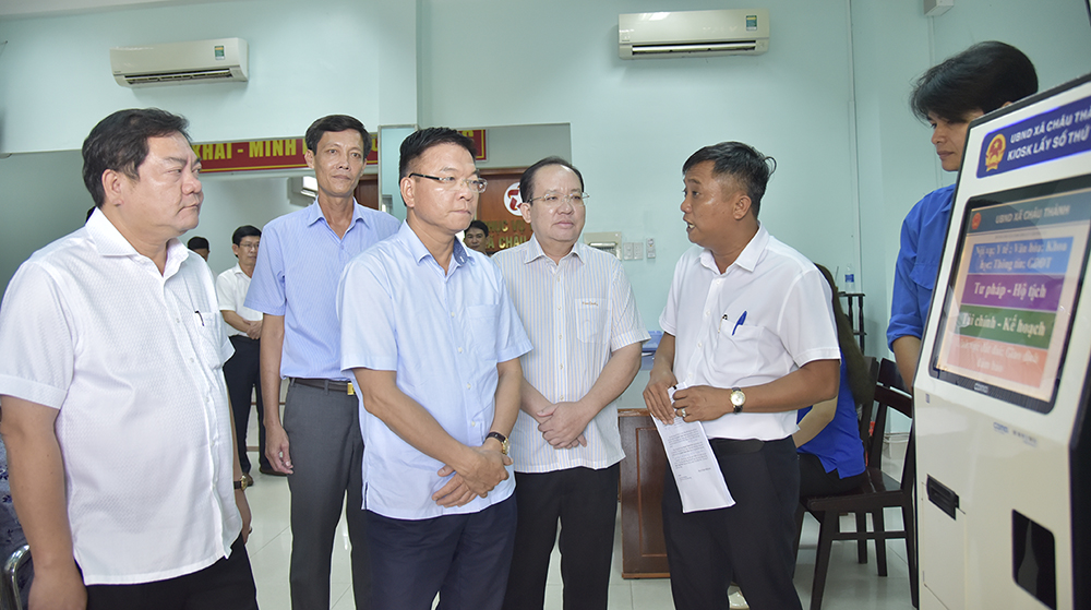 Phó Thủ tướng Lê Thành Long làm việc tại xã Châu Thành