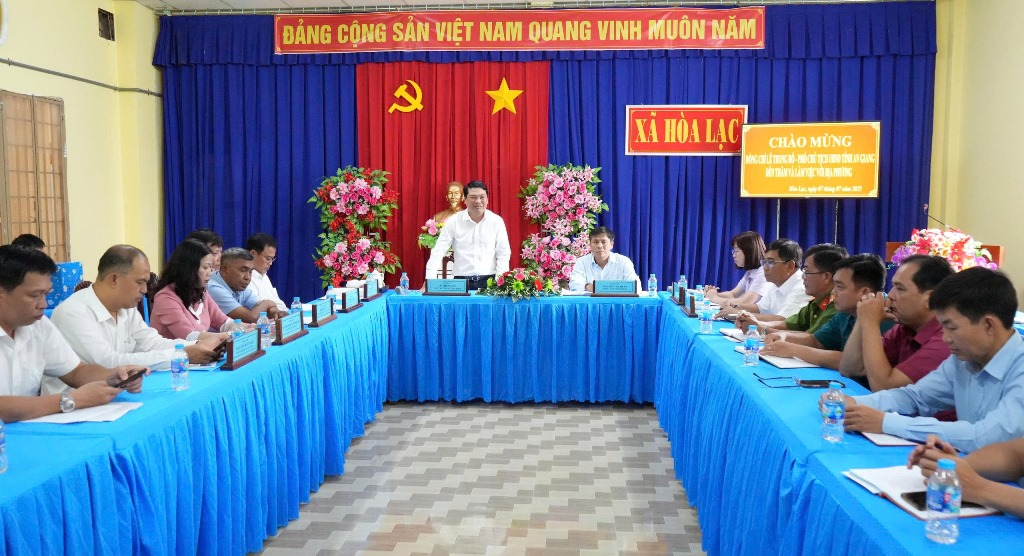 Phó Chủ tịch UBND tỉnh An Giang Lê Trung Hồ thăm xã Phú Tân và xã Hoà Lạc