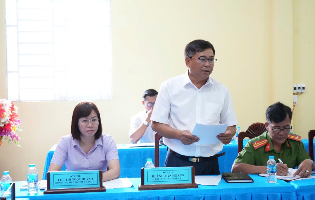 Phó Chủ tịch UBND tỉnh An Giang Lê Trung Hồ thăm xã Phú Tân và xã Hoà Lạc