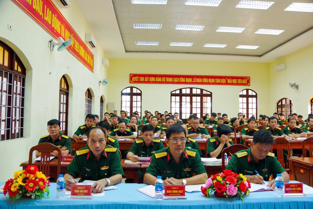 Lữ đoàn 6 bồi dưỡng kiến thức dân tộc
