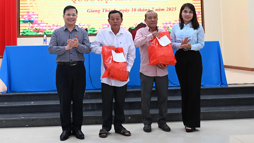 Đại biểu Quốc hội tỉnh An Giang tiếp xúc cử tri xã Giang Thành