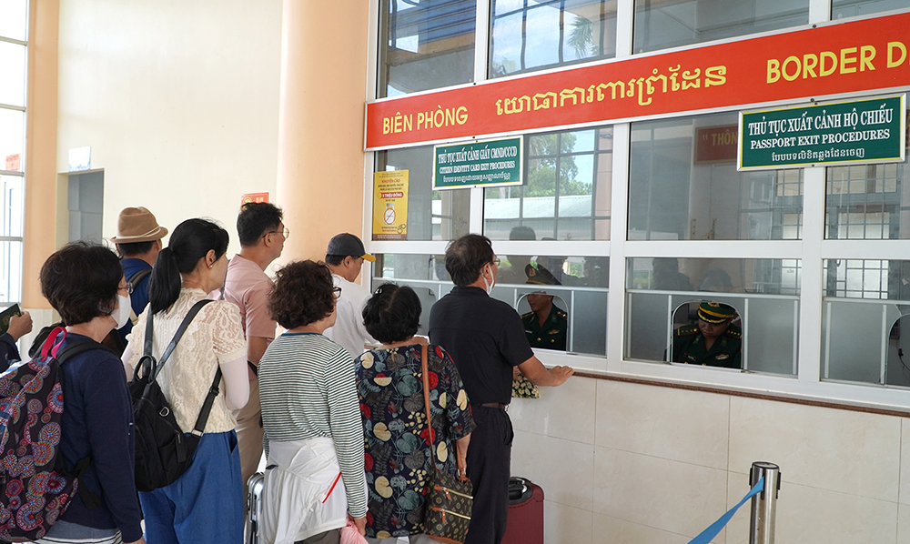Cán bộ biên phòng Hà Tiên: Ngày nghỉ, nhưng không nghỉ