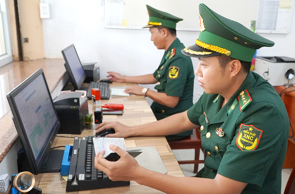 Cán bộ biên phòng Hà Tiên: Ngày nghỉ, nhưng không nghỉ