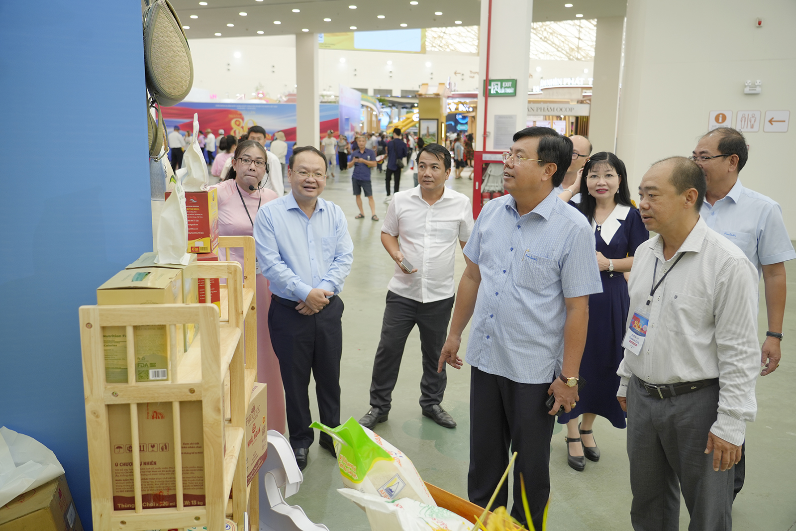 Bí thư Tỉnh ủy An Giang thăm gian trưng bày của tỉnh tại Triển lãm 80 năm thành tựu đất nước