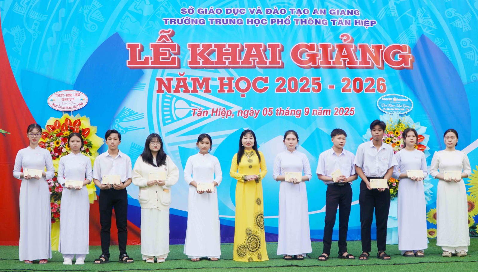 An Giang tưng bừng khai giảng năm học mới