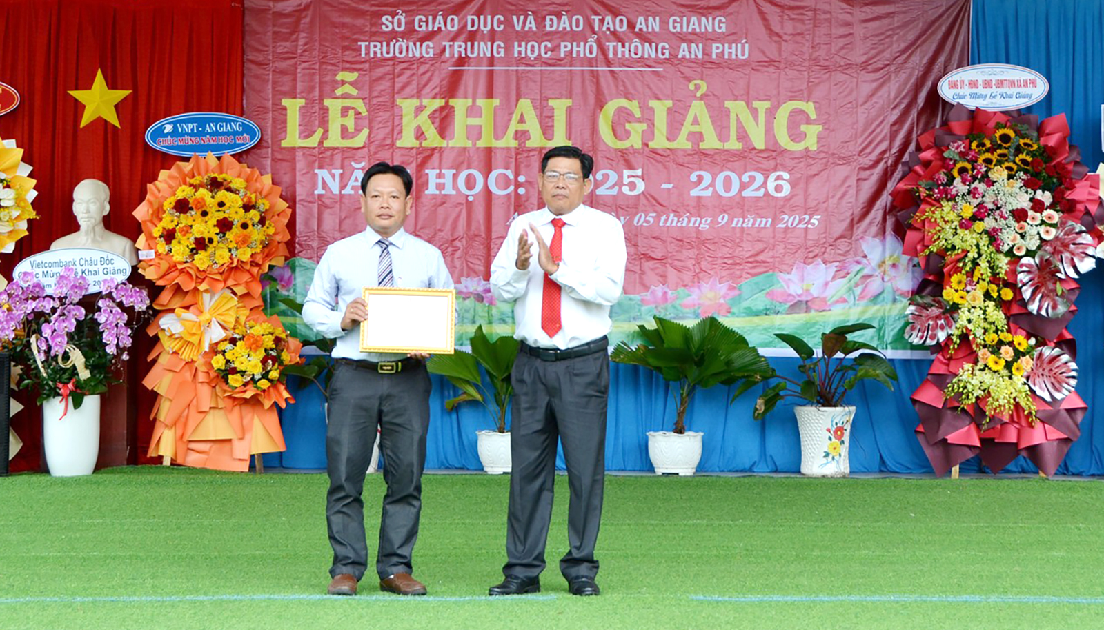 An Giang tưng bừng khai giảng năm học mới