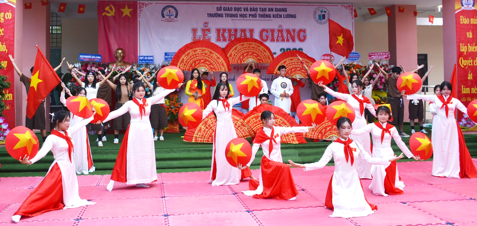 An Giang tưng bừng khai giảng năm học mới