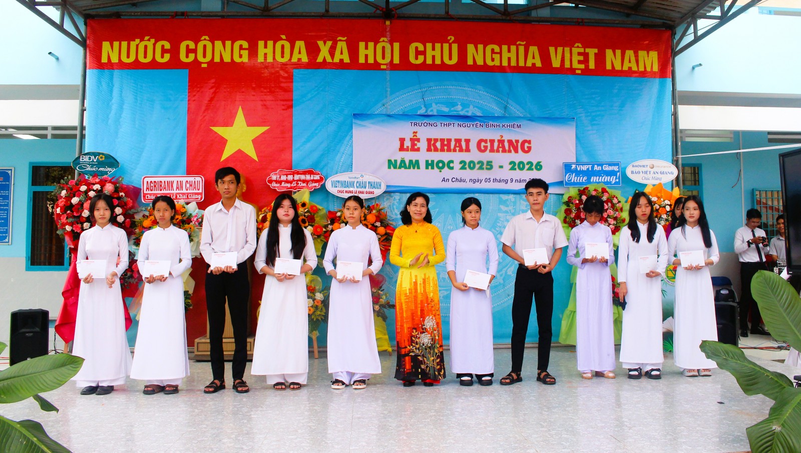 An Giang tưng bừng khai giảng năm học mới
