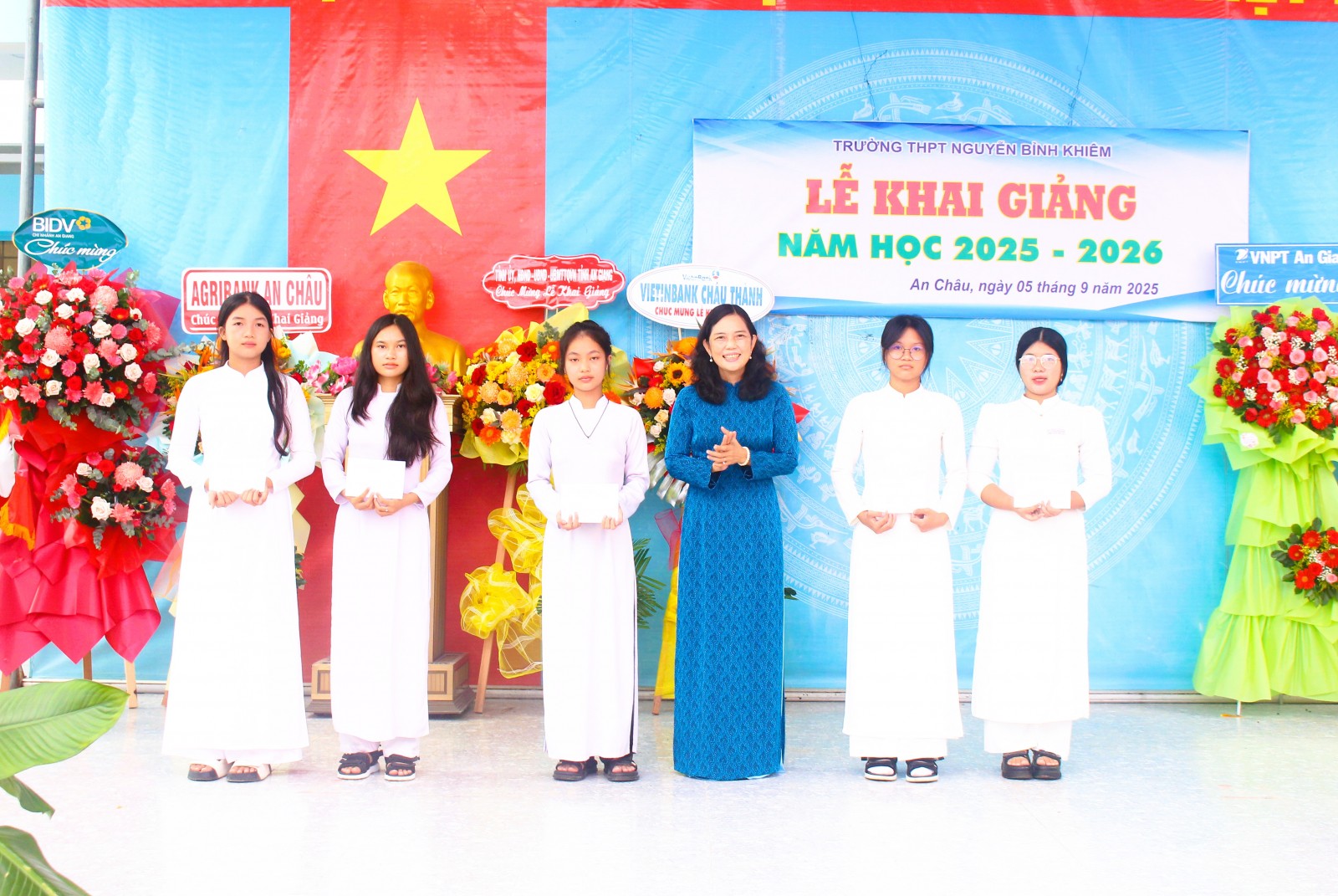 An Giang tưng bừng khai giảng năm học mới