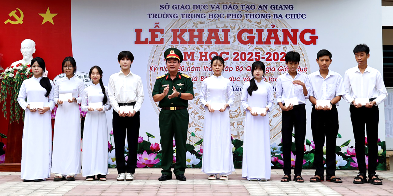 An Giang tưng bừng khai giảng năm học mới