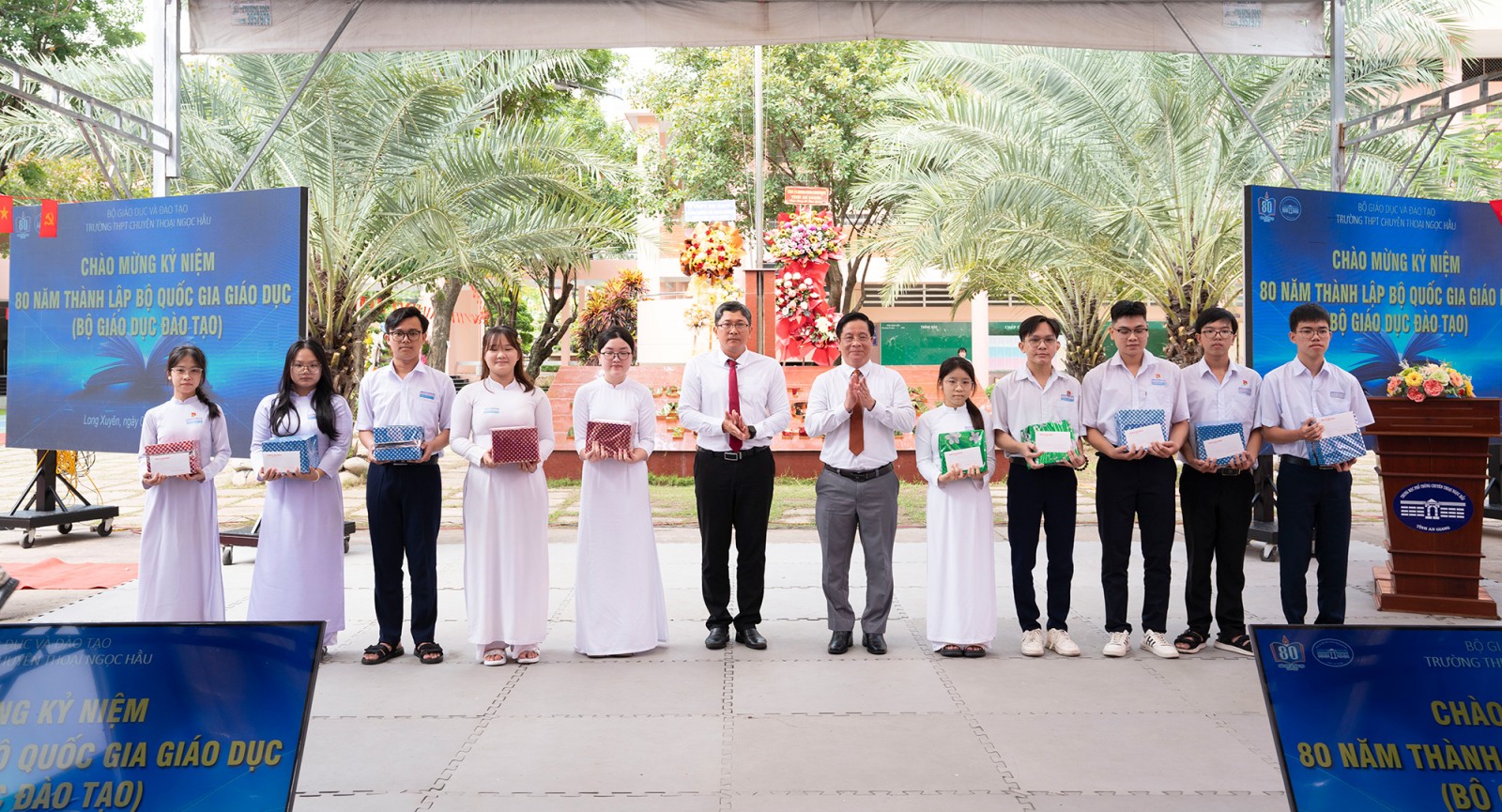 An Giang tưng bừng khai giảng năm học mới