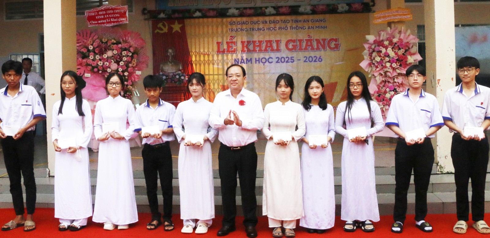 An Giang tưng bừng khai giảng năm học mới