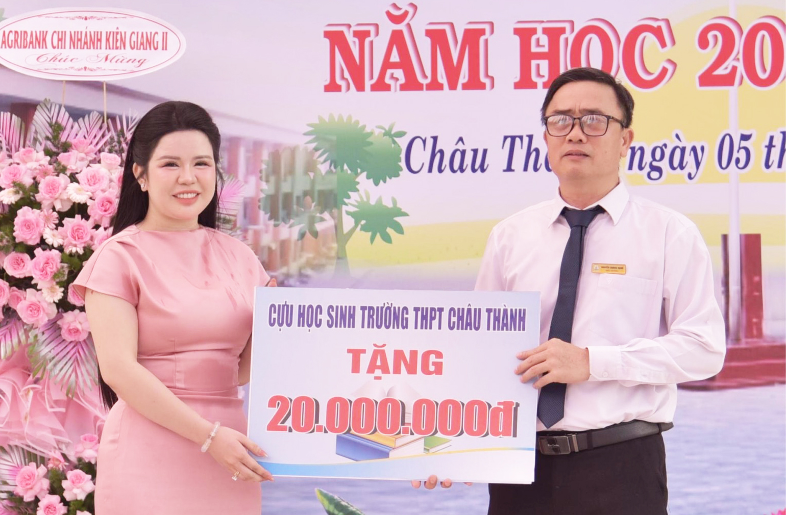 An Giang tưng bừng khai giảng năm học mới