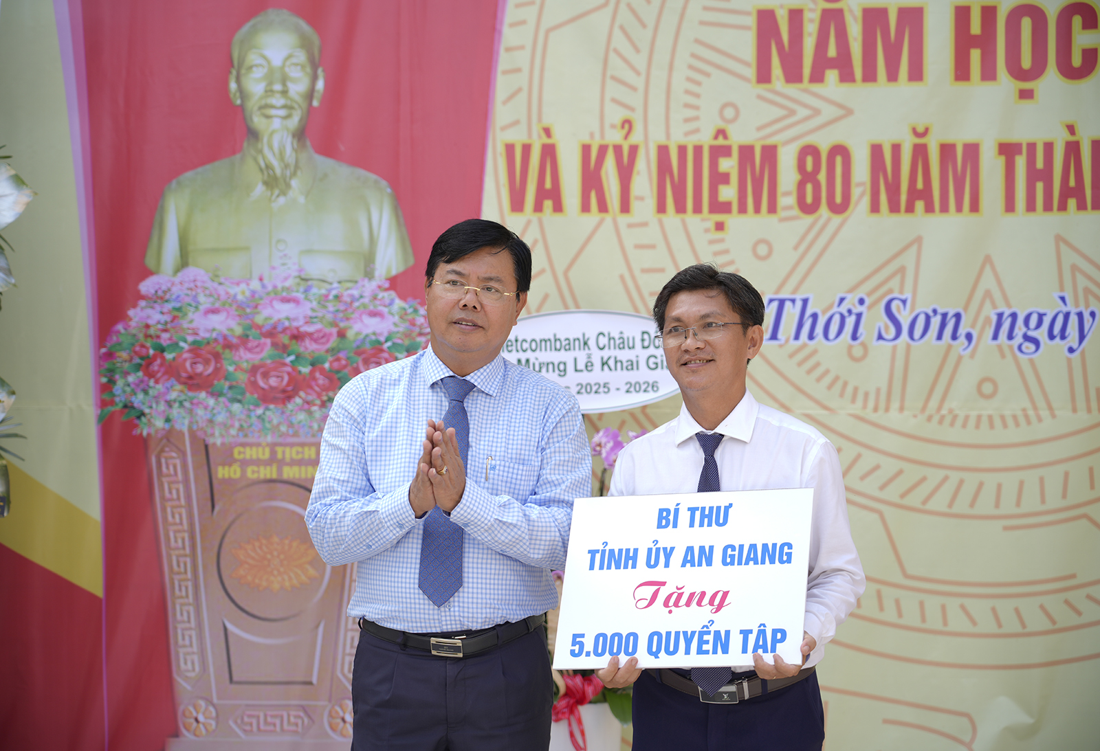 An Giang tưng bừng khai giảng năm học mới