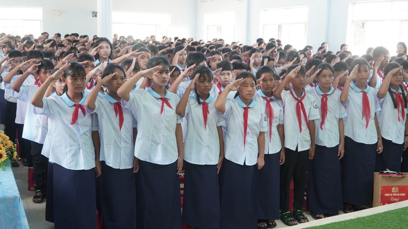 An Giang tưng bừng khai giảng năm học mới