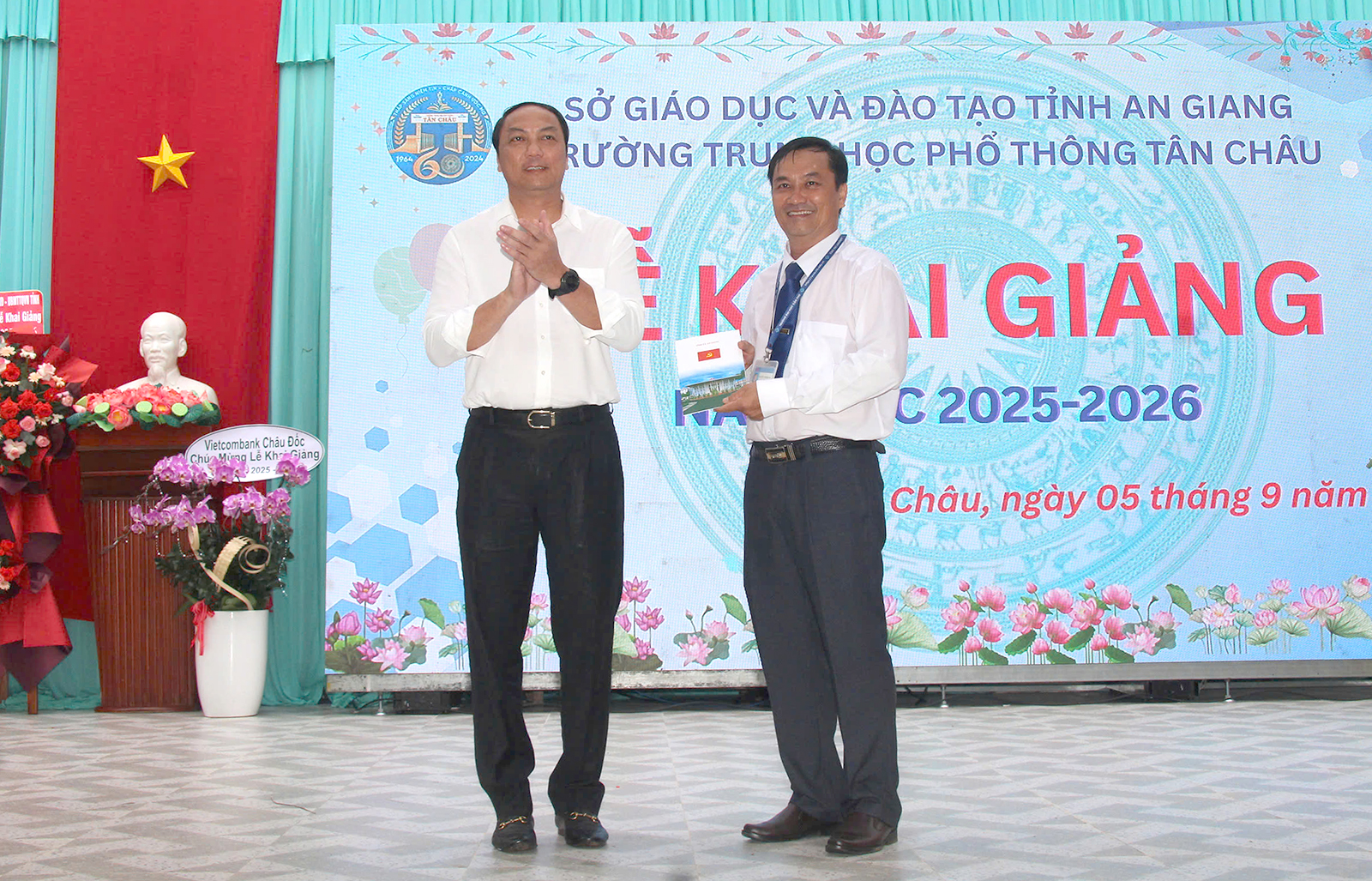 An Giang tưng bừng khai giảng năm học mới