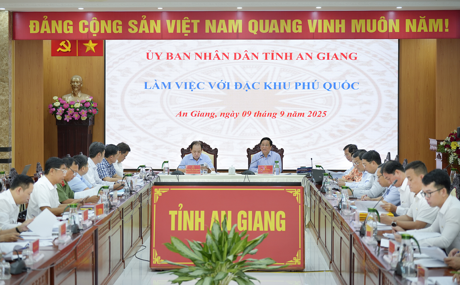 Chủ tịch UBND tỉnh An Giang Hồ Văn Mừng làm việc với đặc khu Phú Quốc