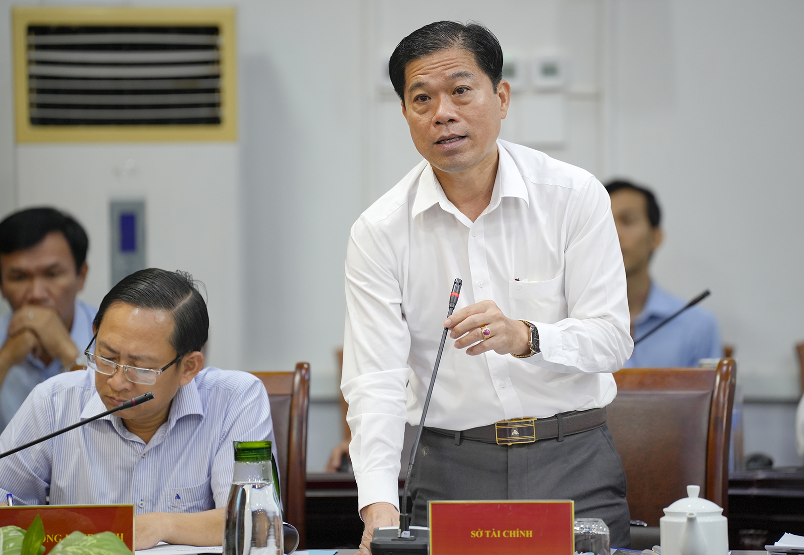 Chủ tịch UBND tỉnh An Giang nghe báo cáo tiến độ triển khai công trình, dự án phục vụ APEC 2027