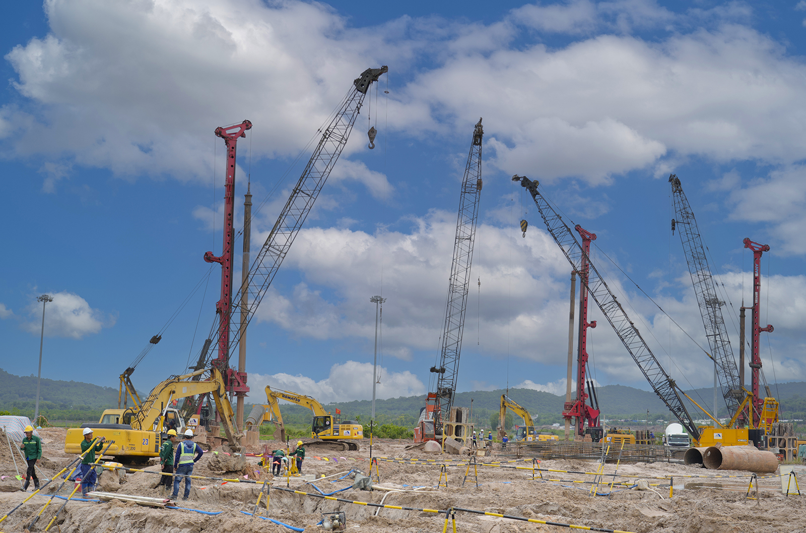 Chủ tịch UBND tỉnh An Giang nghe báo cáo tiến độ triển khai công trình, dự án phục vụ APEC 2027