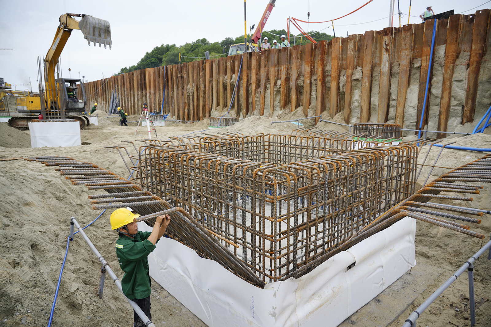Chủ tịch UBND tỉnh An Giang nghe báo cáo tiến độ triển khai công trình, dự án phục vụ APEC 2027