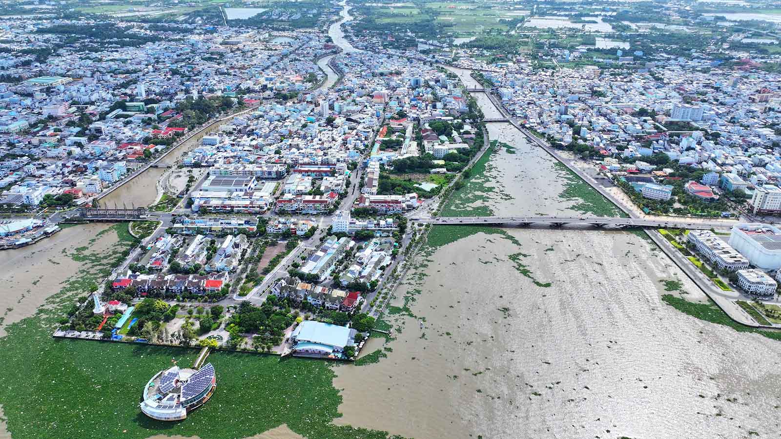Đô thị đáng sống bên bờ biển Tây Nam