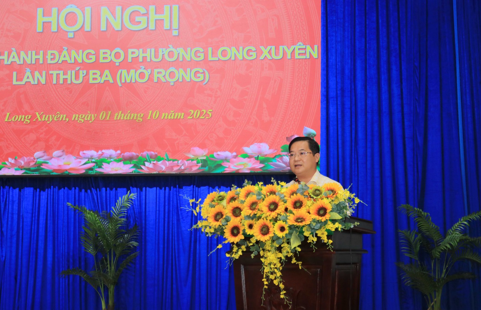 Đồng chí Huỳnh Quốc Thái, UVTV Tỉnh ủy, Bí thư Đảng ủy, Chủ tịch HĐND phường Long Xuyên phát biểu chỉ đạo 