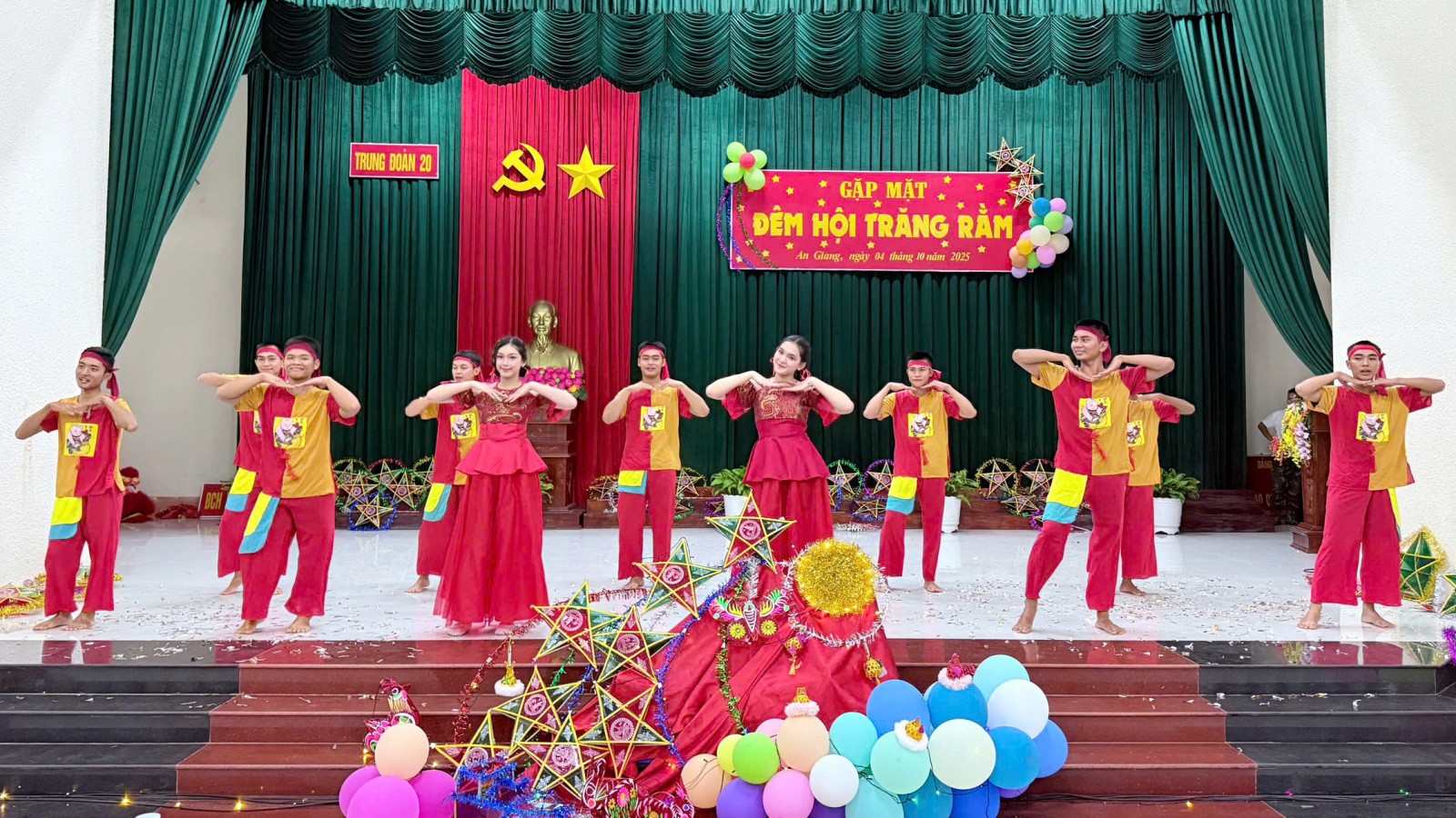 Nhiều phần quà Trung thu cho học sinh và hộ có hoàn cảnh khó khăn