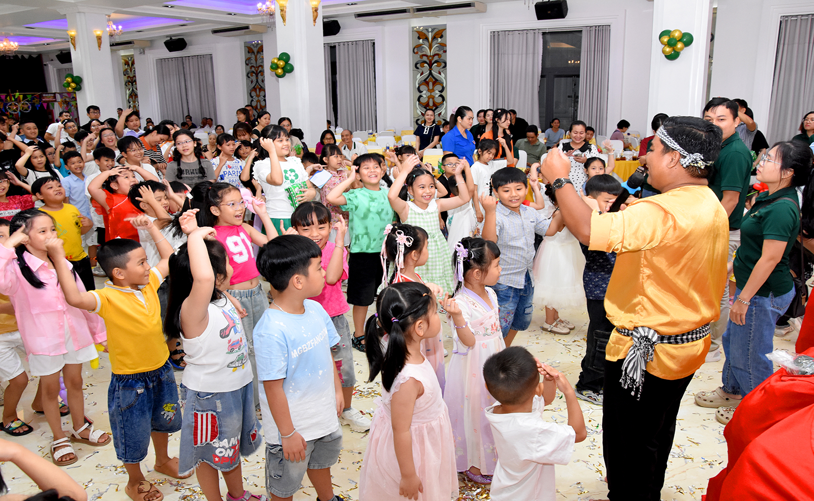 Nhiều phần quà Trung thu cho học sinh và hộ có hoàn cảnh khó khăn