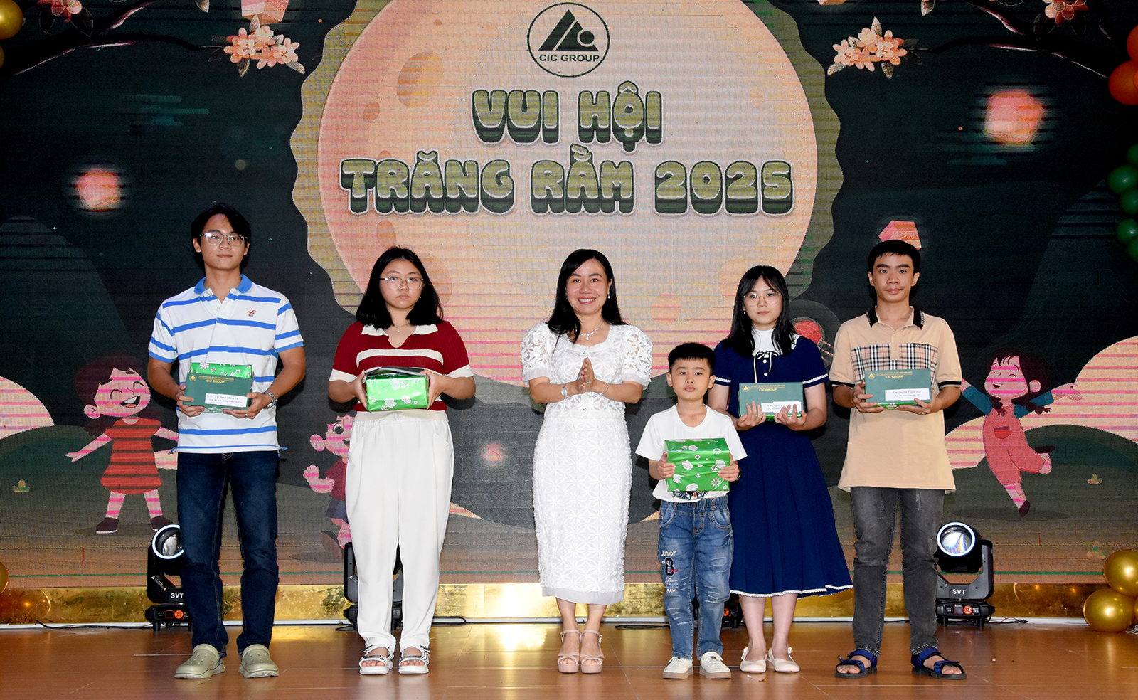 Nhiều phần quà Trung thu cho học sinh và hộ có hoàn cảnh khó khăn