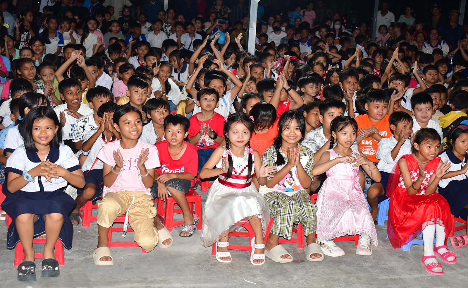 Nhiều phần quà Trung thu cho học sinh và hộ có hoàn cảnh khó khăn