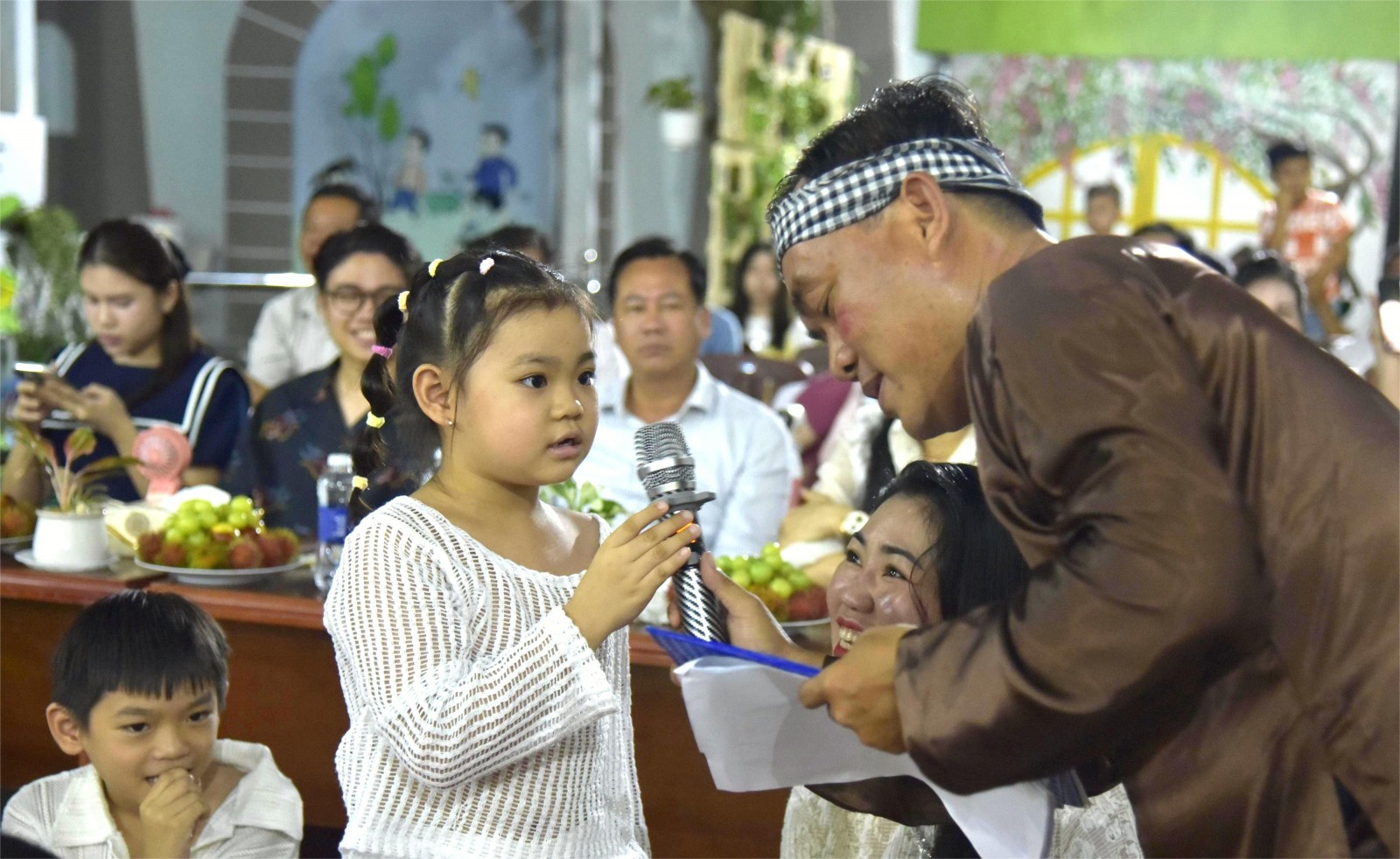 Nhiều phần quà Trung thu cho học sinh và hộ có hoàn cảnh khó khăn