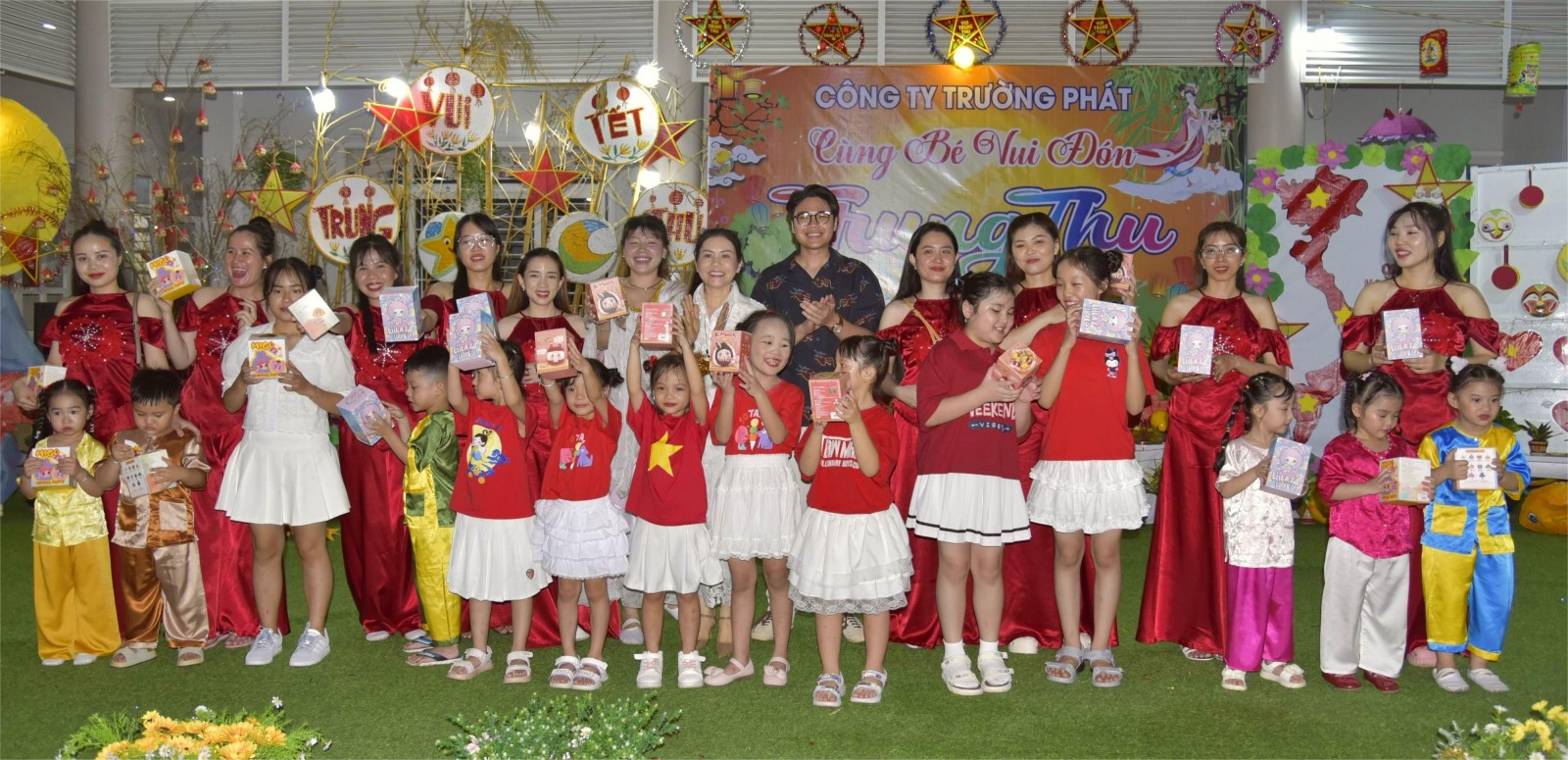 Nhiều phần quà Trung thu cho học sinh và hộ có hoàn cảnh khó khăn