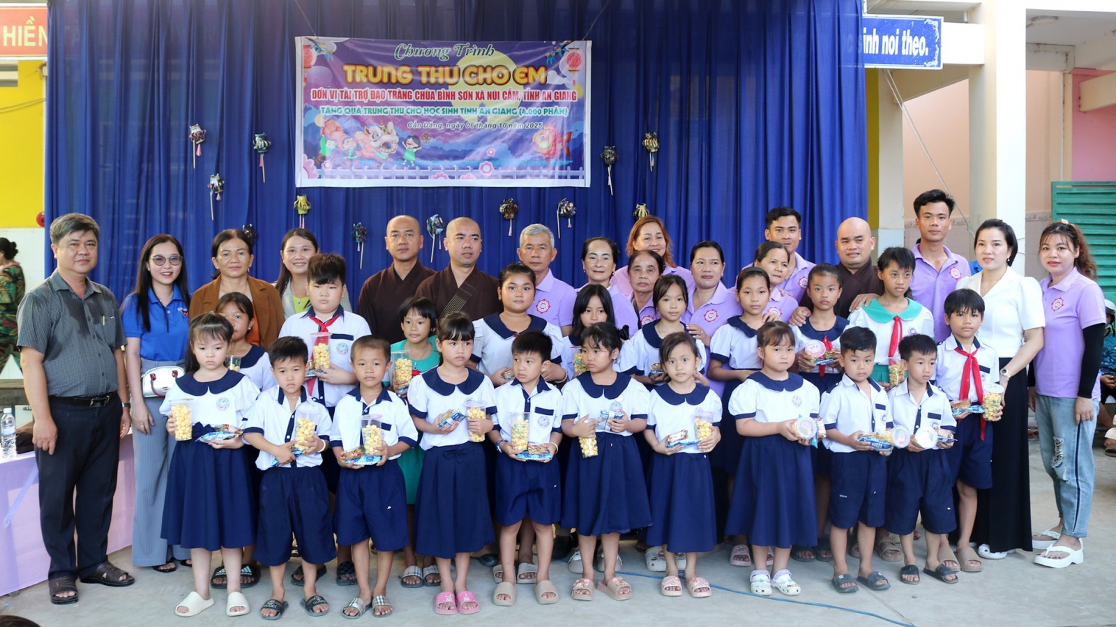 Nhiều phần quà Trung thu cho học sinh và hộ có hoàn cảnh khó khăn